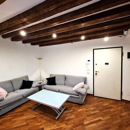 Magnifico Appartamento Ristrutturato Milán Exterior foto