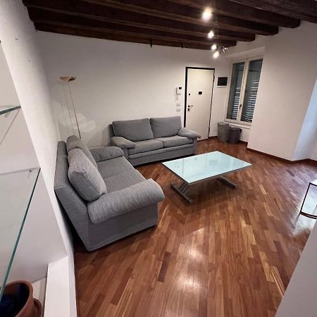 Magnifico Appartamento Ristrutturato Milán Exterior foto
