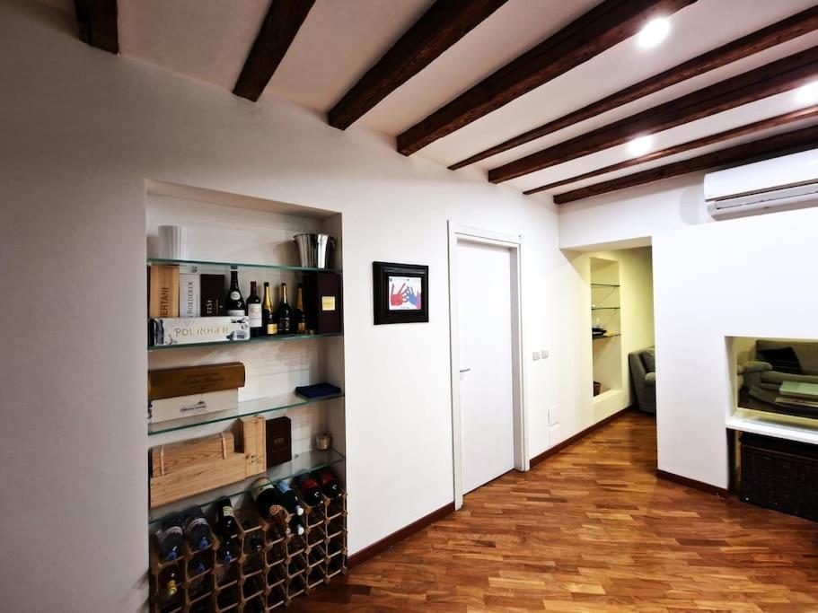 Magnifico Appartamento Ristrutturato Milán Exterior foto