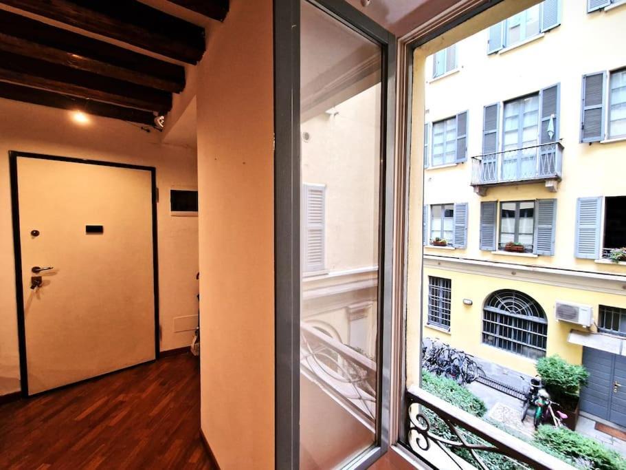 Magnifico Appartamento Ristrutturato Milán Exterior foto