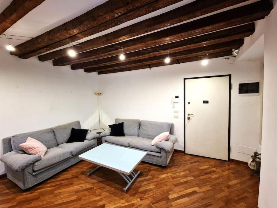 Magnifico Appartamento Ristrutturato Milán Exterior foto
