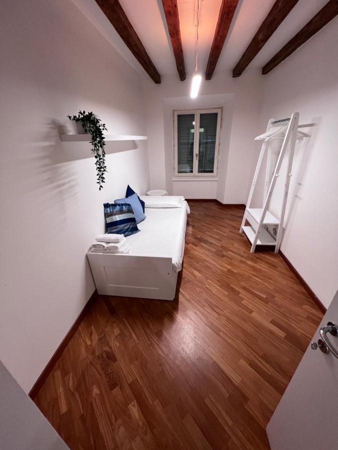 Magnifico Appartamento Ristrutturato Milán Exterior foto