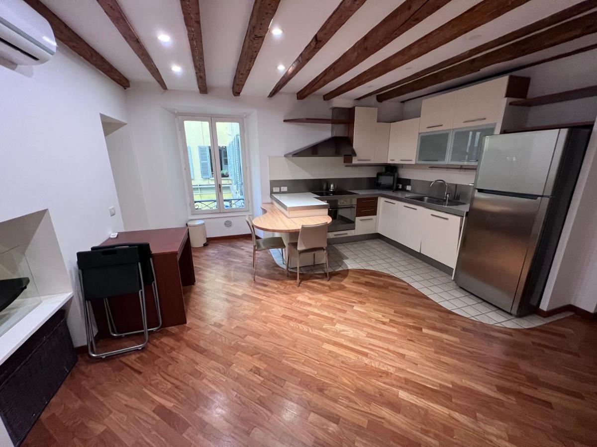 Magnifico Appartamento Ristrutturato Milán Exterior foto