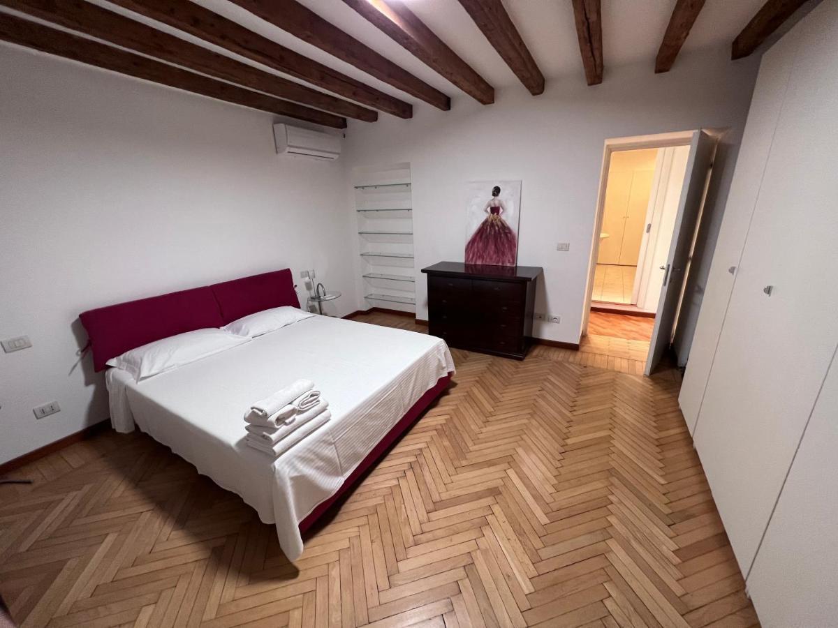 Magnifico Appartamento Ristrutturato Milán Exterior foto
