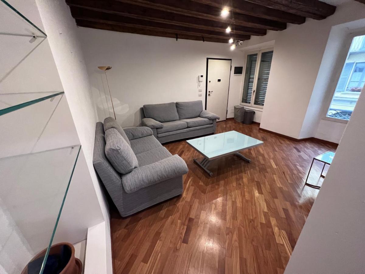 Magnifico Appartamento Ristrutturato Milán Exterior foto